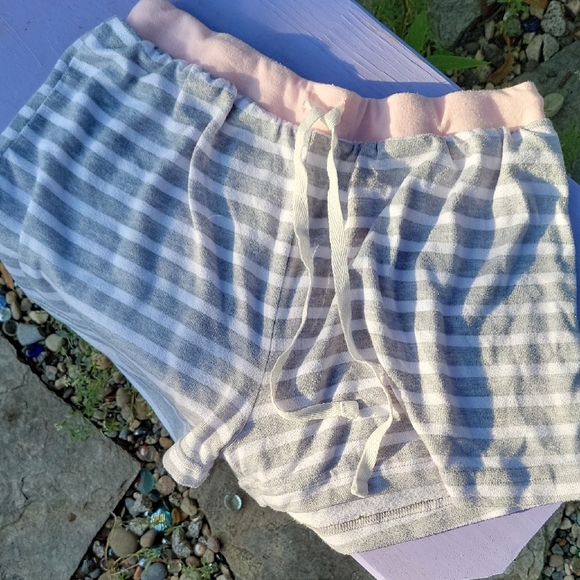 Gray and Pink Striped Women's Pajama Set Ultra Soft Shorts And Top Sz M - Picture 7 of 7